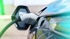 שיטת הדלקן האוניברסלי לעצמאים מאפשרת לנהג יכול לבחור היכן לתדלק. על ידי כך השיטה הגבירה את התחרות בין תחנות הדלק והפכה את המחירים של הדלק לנוחים יותר